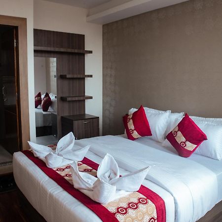 Kusum Airport Hotel กาฐมาณฑุ ภายนอก รูปภาพ