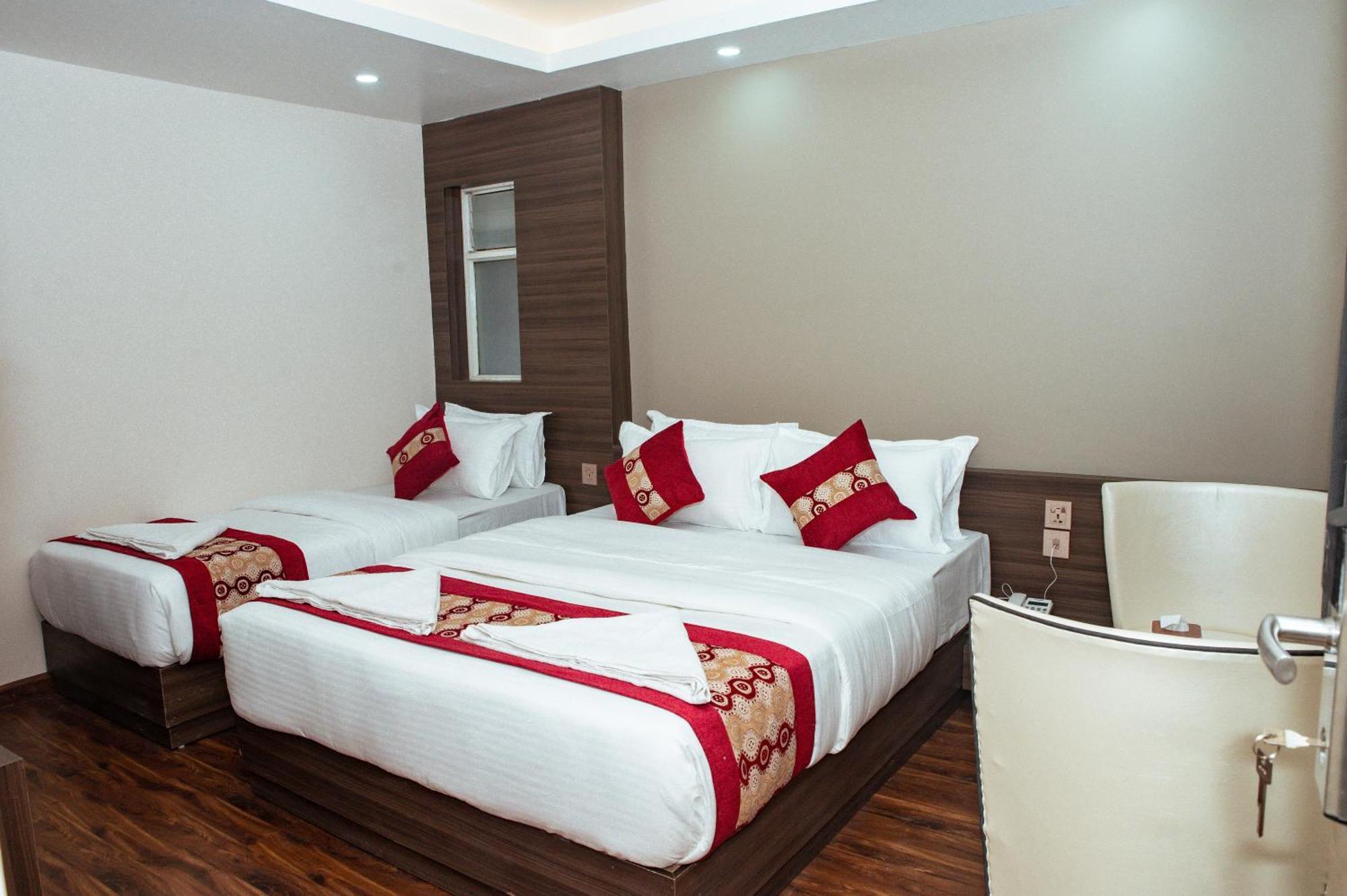 Kusum Airport Hotel กาฐมาณฑุ ภายนอก รูปภาพ