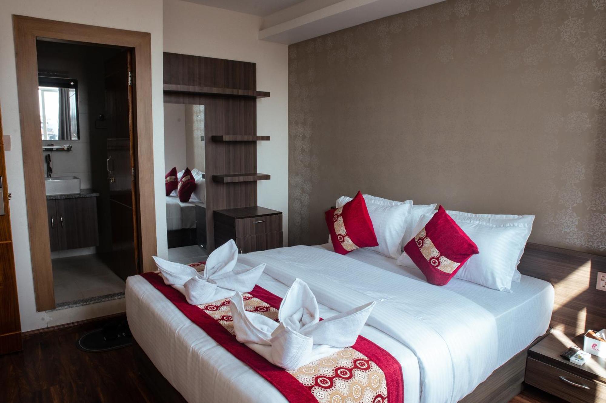 Kusum Airport Hotel กาฐมาณฑุ ภายนอก รูปภาพ