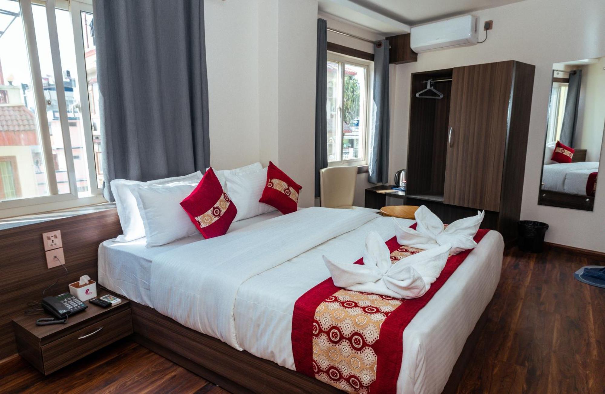 Kusum Airport Hotel กาฐมาณฑุ ภายนอก รูปภาพ